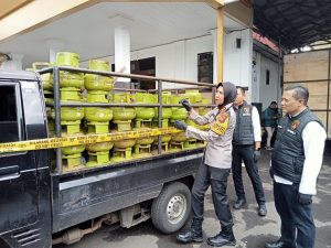 Gudang Gas Elpiji Digerebeg Polisi