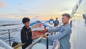 KN. Ular Laut-405 Bakamla RI Selamatkan Kapal Terombang Ambing di Laut Flores